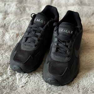 Nike Air Max Solo Women’s 9 in black